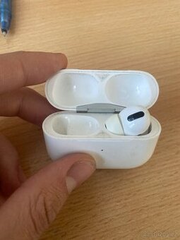 Airpods pro pravé sluchátko+ pouzdro 1. generace