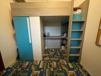 Patrova postel se skříní a psacim atolem - 1