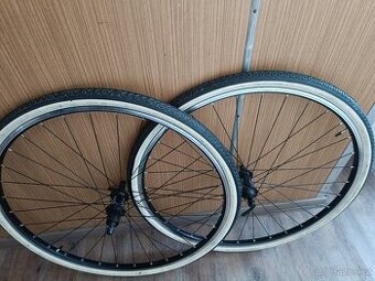 Treková kola 28 náboje Shimano Deore - vše nové