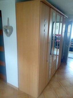 Prodám velkou šatní skříň