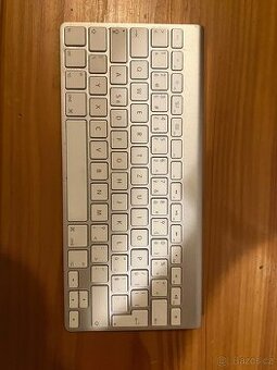 Apple Magic Keyboard 1 (na baterky)