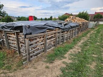 štípané palivové suché dřevo, buk+dub; borovice+modřín