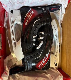 Hokejové brusle Ccm Jetspeed FT 870