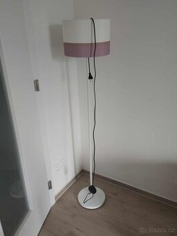 Stojací lampa