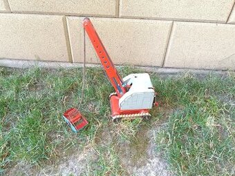 Plechový pásový bagr MFZ