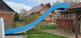 Skluzavka do bazénu s konstrukcí