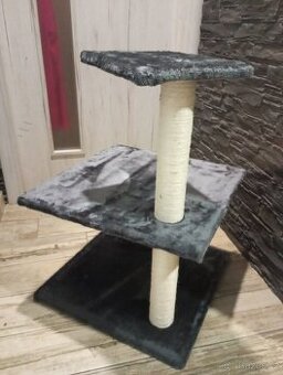 Nové nižší škrabadlo pro kočky