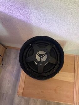 Bassreproduktor do auta aktivní