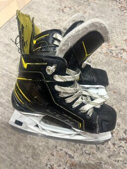 Brusle CCM Super Tacks vel. 35