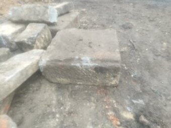 Žulové a pískovcové kameny