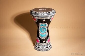 Egyptská Darbuka Ghawaret El Fan 24 cm – zdobená perletí