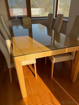 jídelní dřevěný stůl a 6ks dřevěných židlí