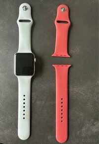 Apple Watch series 3 42 mm + řemínek navíc (S/M) - 1