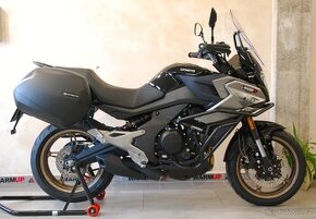 CFMOTO 700 MT Premium - PŘEDVÁDĚCÍ STROJ,2380 km,TOP stav