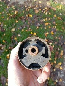 Silendblok vodní pumpi škoda Favorit víc kusů. originál. - 1