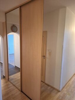 Vestavěná skříň