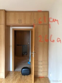 Vestavěná skříň
