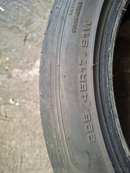 Prodám pneu 225/45R17