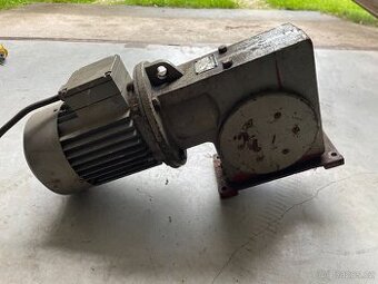 ⚙️ Prodám spolehlivý elektromotor s převodovkou