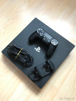 Playstation 4 PRO 1TB / příslušenství / 5x hra / alza záruka