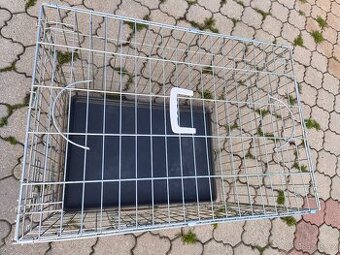 Klece, nebo přepravky na psy, nebo jiné zvířata