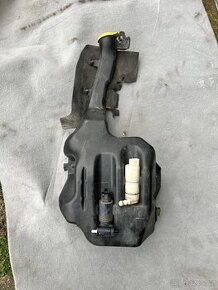 Nádobka odstrikovačů jeep wk/wh