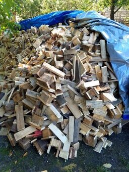 Suché, nařezane dřevo
