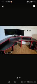 Rohový stůl