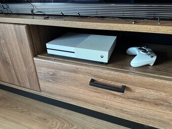 Xbox One S + ovladač