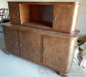 Starý nábytek, skříňka, příborník, kredenc