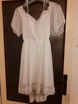 Krásné romantické bílé šaty