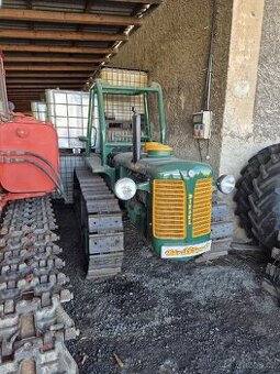 Pásový traktor zetor 35