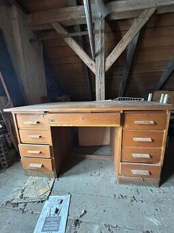Starý psací stůl se šuplíky