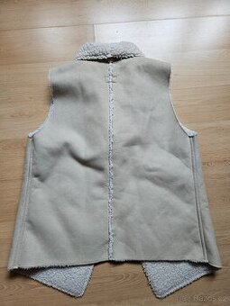 Dětská zateplená vesta, vel. 146