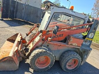 Predam Smykovy Nakladac Unc Locust 752 cena 10500€