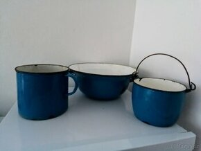 Smaltované, staré, modré nádobí