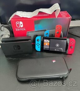 Nintendo Switch v záruce komplet neon Blue & Red