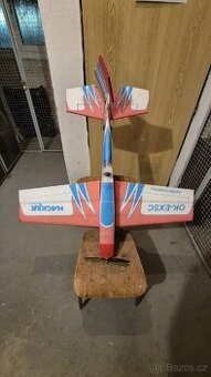 Rc letadlo extra 330