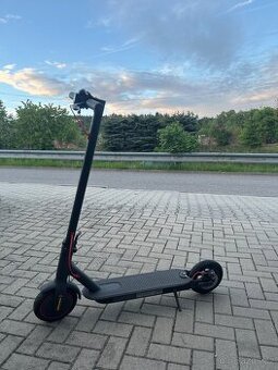 Elektrická koloběžka Xiaomi Mi Eletric Scooter Pro