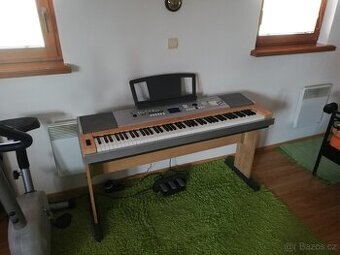 Piano Yamaha DGX-630