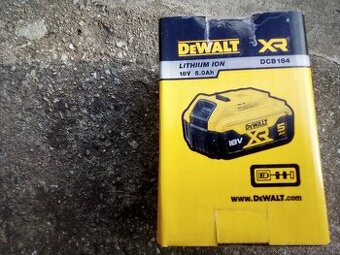 prodam aku baterie dewalt a bosch - 1