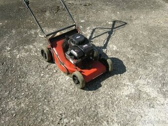 Travní sekačky BRIGGS & STRATTON.