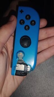 Rozbitý ovladač Joy con Nintendo switch