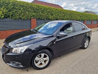 Chevrolet Cruze 1.6 benzin - nové ČR