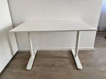Stůl Ikea Bekant