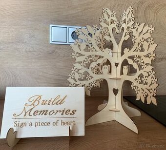 Dřevěný strom na svatbu k podpisu