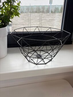 Kovový koš na ovoce