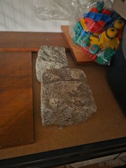 2 ks žulové dlažební kostky