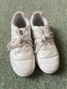 Dětské bílé tenisky EUR 36
