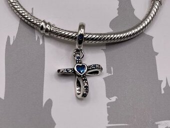 Stříbrný křížek